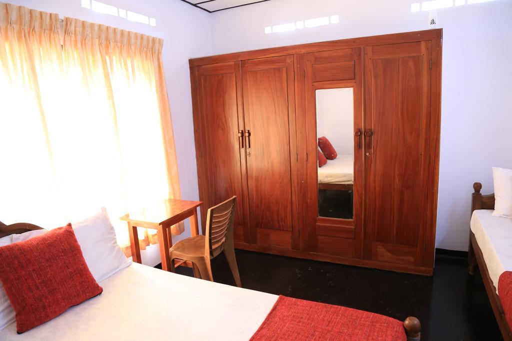 Yaarl Holiday Inn Jaffna Exterior foto